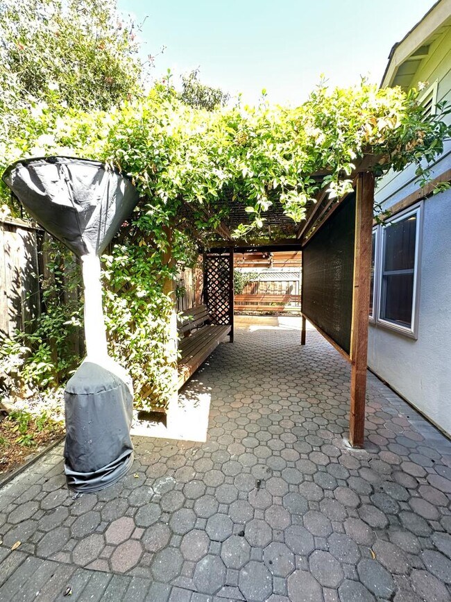 Building Photo - 4021 Campana Dr