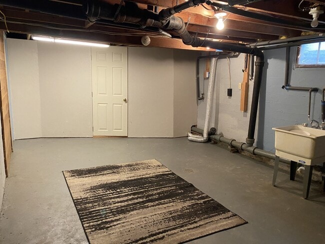 Building Photo - 523- 525  Markeson St