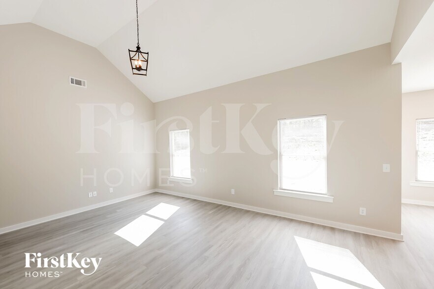 Building Photo - 141 Lakewood Ln