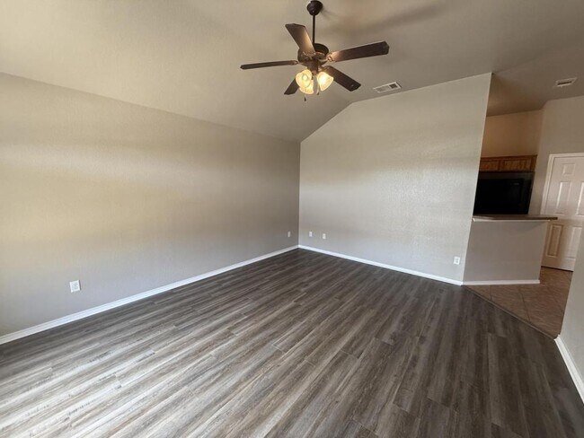 Building Photo - 4205 Cambridge Dr