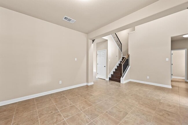 Building Photo - 808 Middle Creek Dr