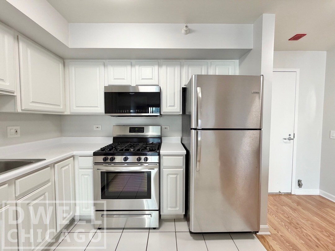 Building Photo - 545 N Dearborn St