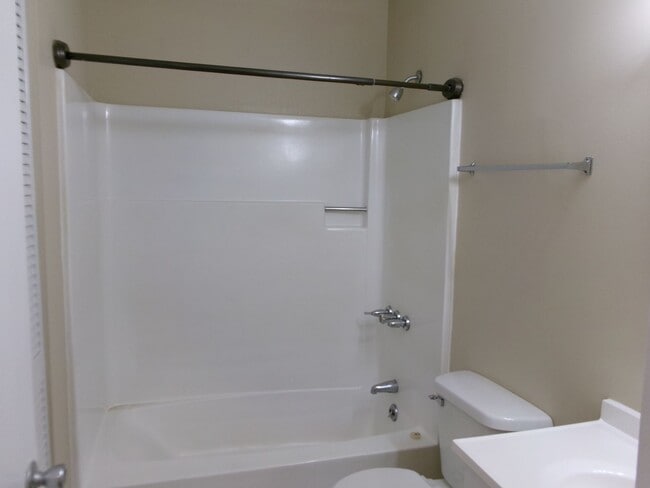 Building Photo - 2 bedroom, 1 bath condo in downtown Conway