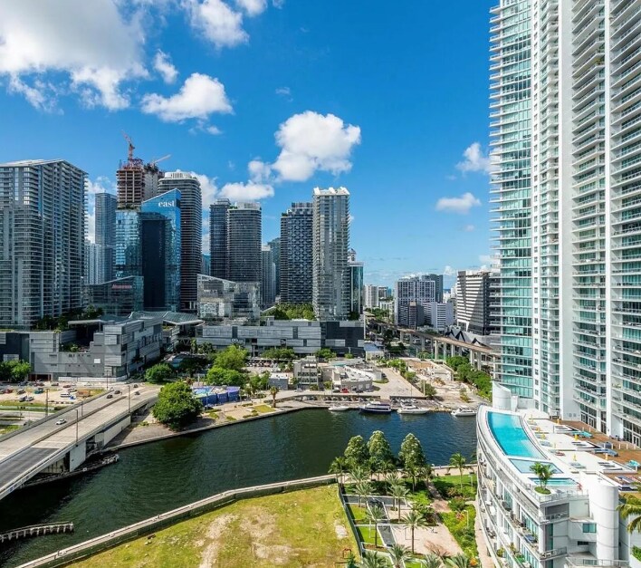 Building Photo - 350 S Miami Ave