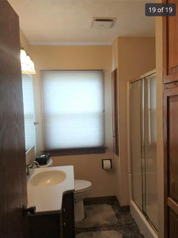 Building Photo - 12 Davidson Ave