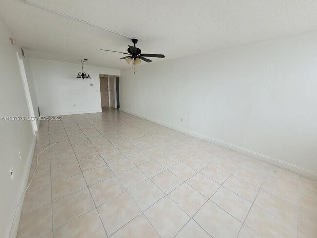 Building Photo - 1200 NE Miami Gardens Dr
