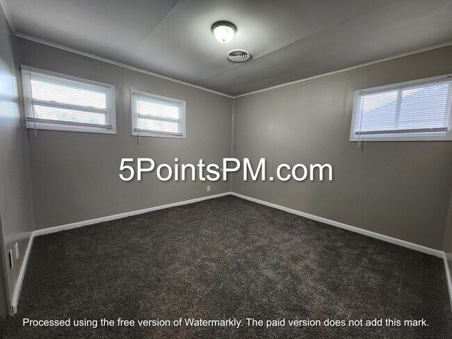 Building Photo - 1032 Andrew St