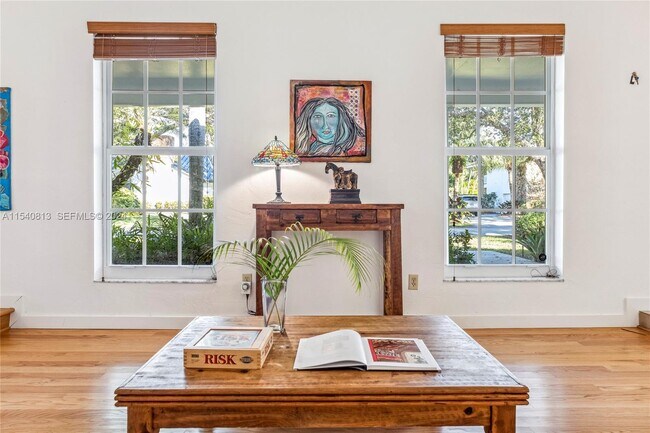 Building Photo - 10130 SW 70th Ave