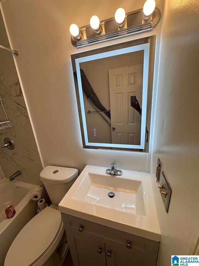 Building Photo - 830 Burwell St