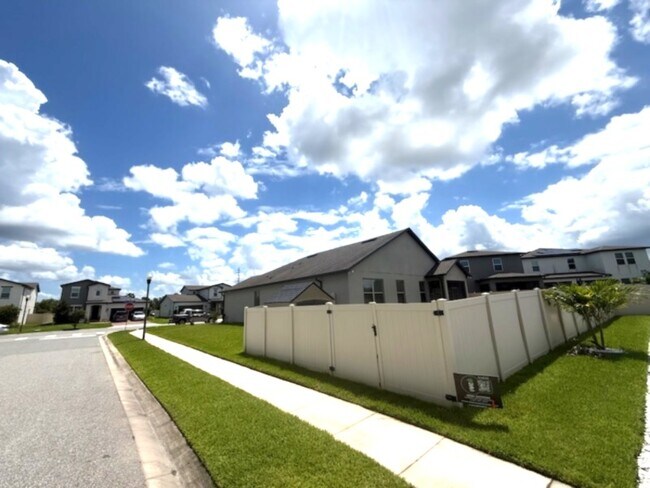 Building Photo - 1165 Hilltop Pl