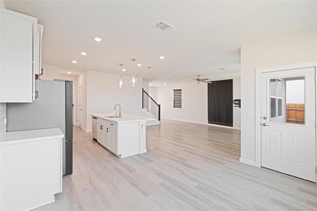 Building Photo - 216 Breccia Trl