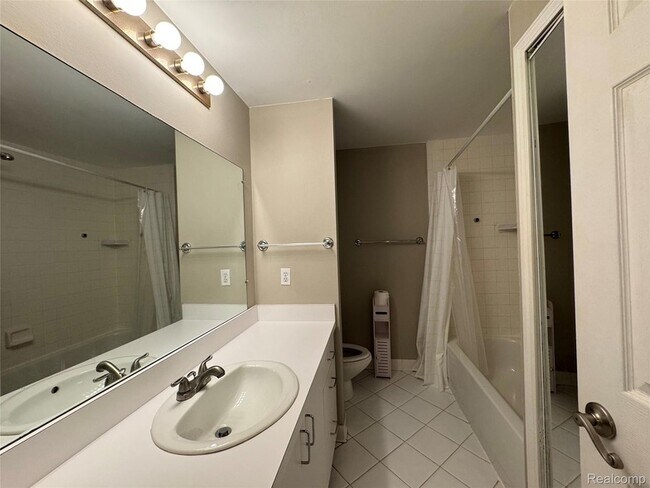 Building Photo - 1775 Brentwood