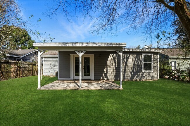 Building Photo - 1015 Prune St