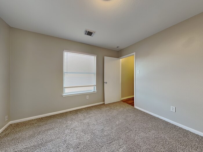 Building Photo - 10515 Berclair Dr