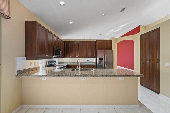 Building Photo - 10860 Fairmont Village Dr