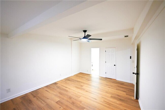 Building Photo - 88 Lucia Dr SE