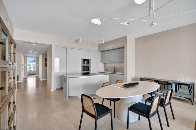 Building Photo - 18975 Collins Ave