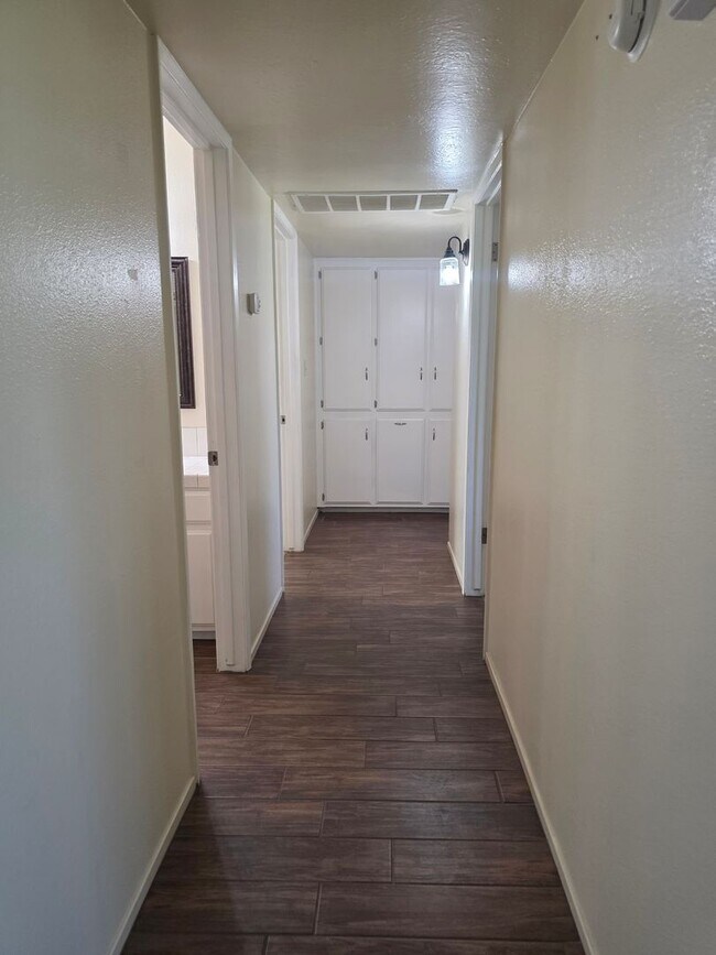 Building Photo - 1012 Orangewood St