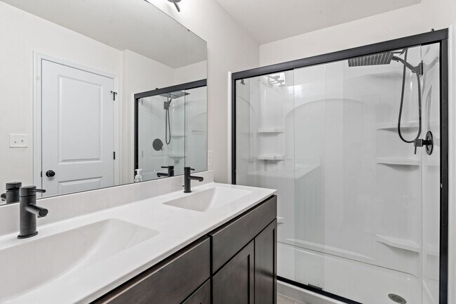 Building Photo - Charming 4-Bedroom Home in Prime St. Charl...