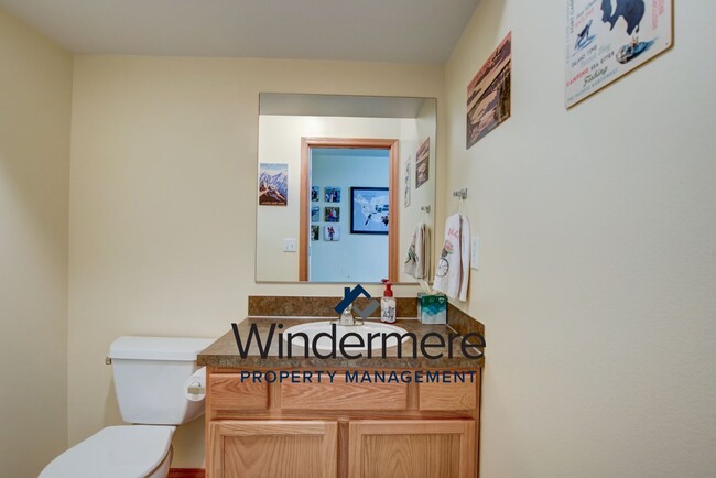 Building Photo - *Half Off 1st Months Rent* 3 Bedroom Condo...