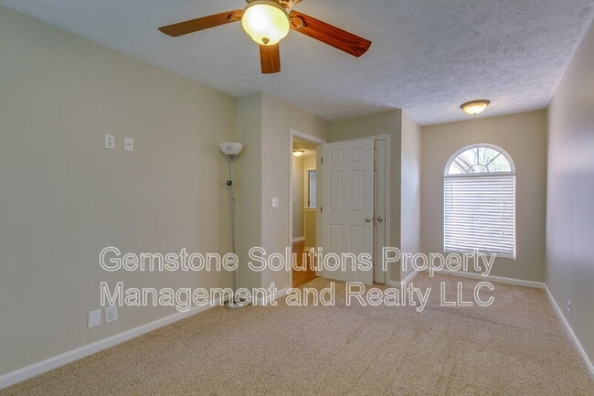 Building Photo - 55 Banwell Park
