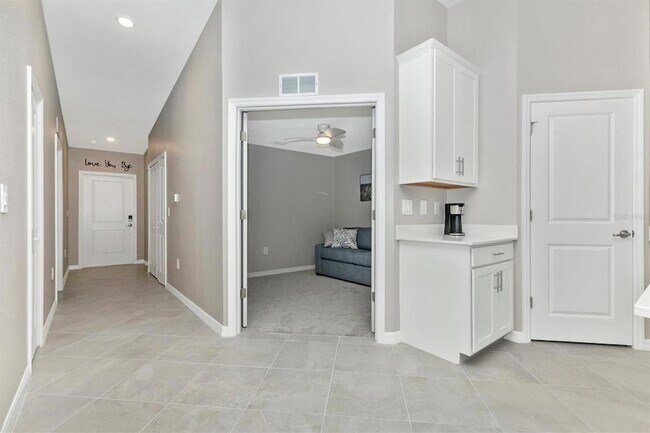 Building Photo - 12550 Galapagos Ct