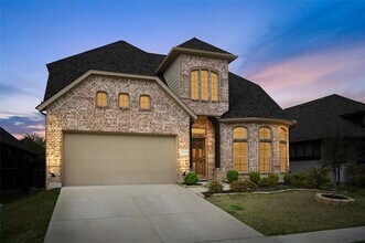Building Photo - 2116 Victoria Ln