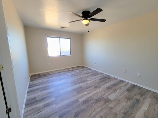 Building Photo - 15147 S Yava Rd