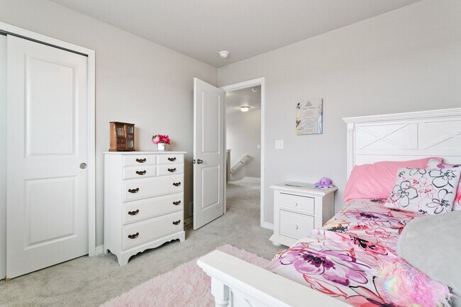 Building Photo - 7427 Gorgeted Quail Grv