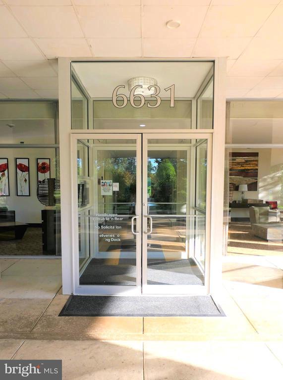 Building Photo - 6631 Wakefield Dr