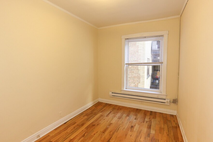 Building Photo - 457 W Melrose