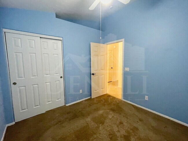 Building Photo - 465 S Wildrose