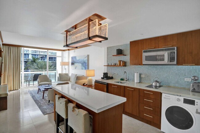 Building Photo - 6801 Collins Ave