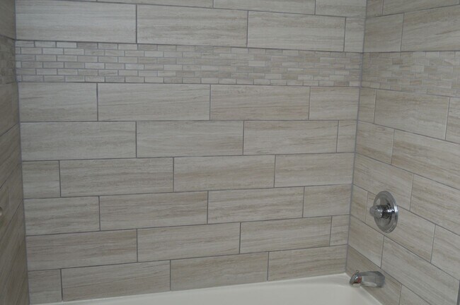 Building Photo - 1512