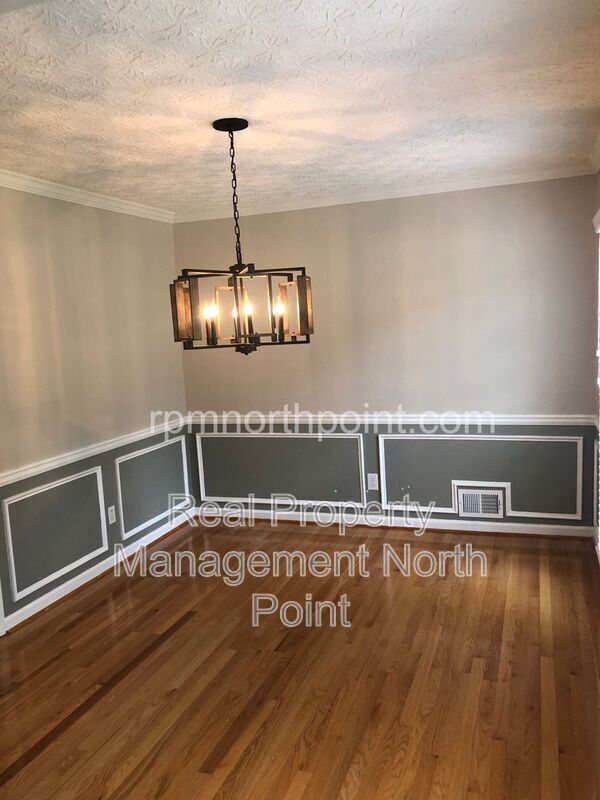 Building Photo - 1565 Maple Ridge Dr