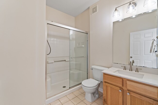 Building Photo - 3 bedroom CONDO in Annapolis.