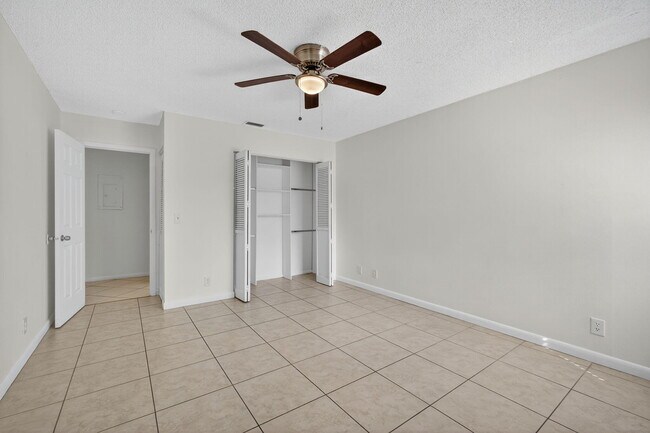 Building Photo - 1580 Montauk Dr