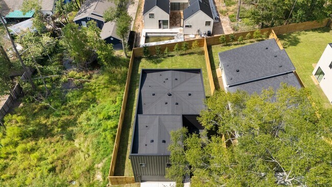 Building Photo - 1420 Primrose St
