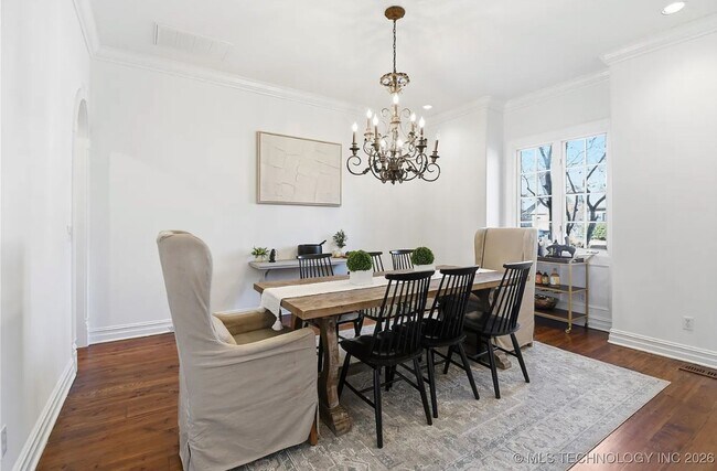 Building Photo - Exquisite custom home with high end finishes located in the gated community of Maple Ridge Village