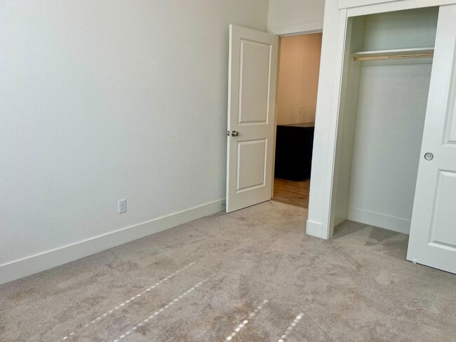 Building Photo - 1112 Pearl Dr