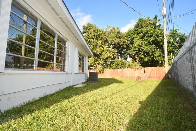 Building Photo - 18601 SW 97th Ct