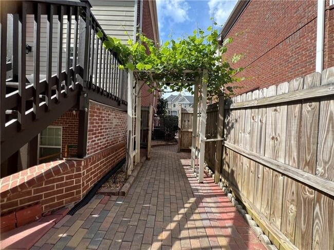 Building Photo - 7190 Belcrest Dr