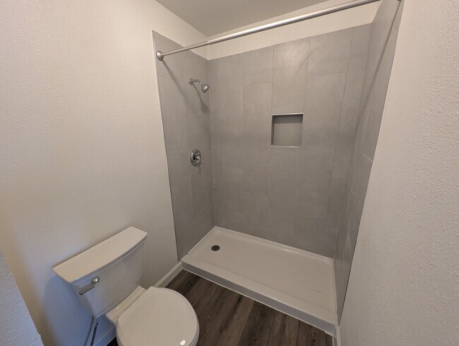 Building Photo - 403 Cowling St