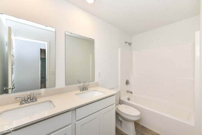 Building Photo - 16913 Sherwin Ct