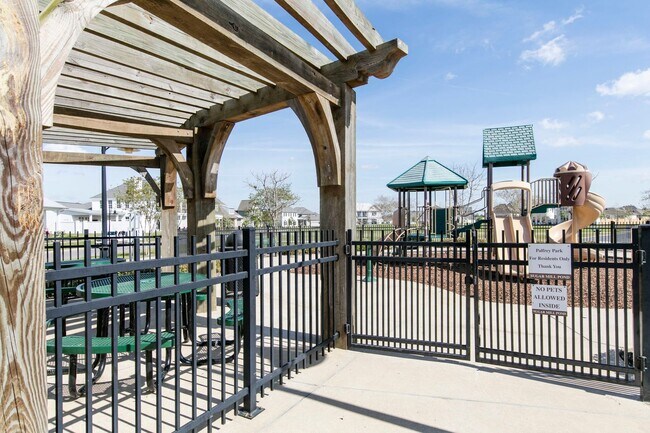 Building Photo - FOR RENT in SUGAR MILL POND!