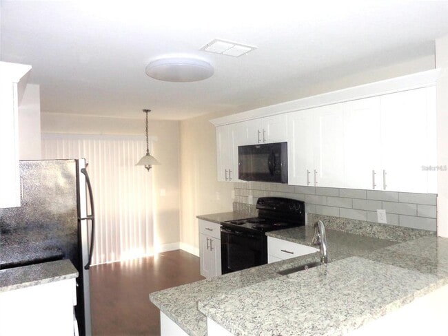 Building Photo - 7910 Hardwick Dr
