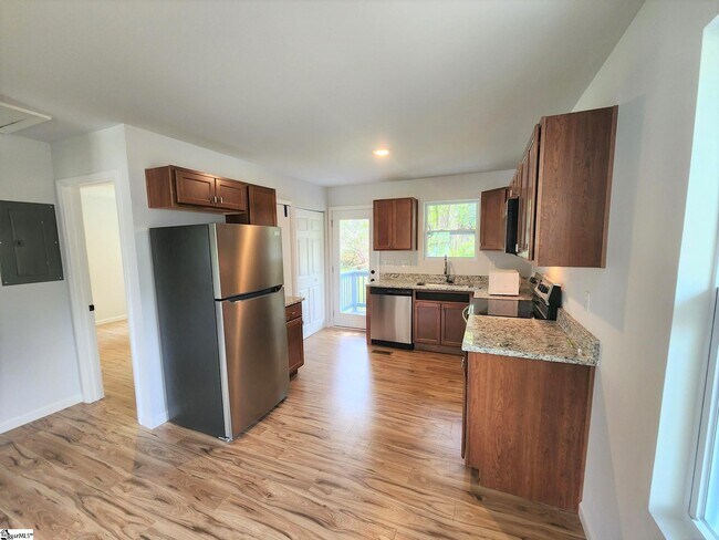 Building Photo - 109 2nd St