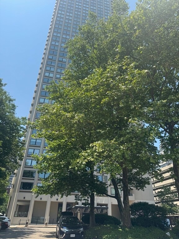 Building Photo - 65 E India Row