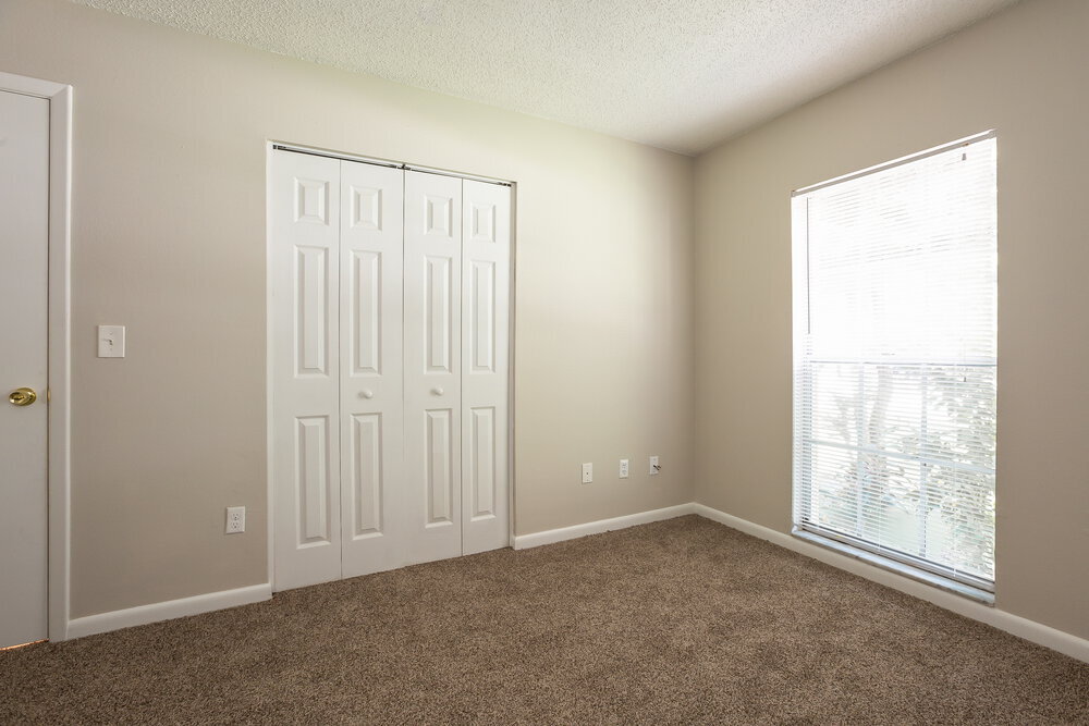 Building Photo - 317 Regal Park Dr