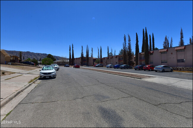 Building Photo - 6915 Pamlico Dr